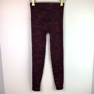 Spanx women’s red wine camo EcoCare Seamless Leggings size small